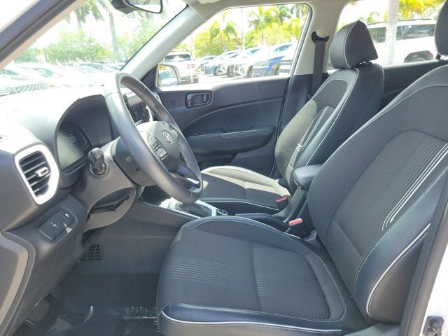 Certified 2023 Hyundai Venue Limited FWD image 11