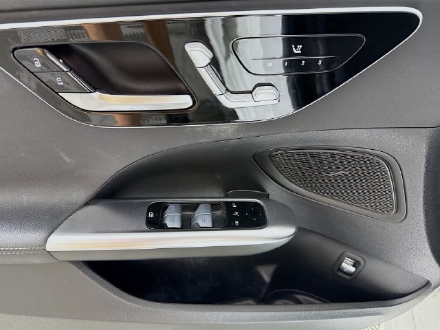 Used 2023 Mercedes-Benz C 300 Sedan image 17