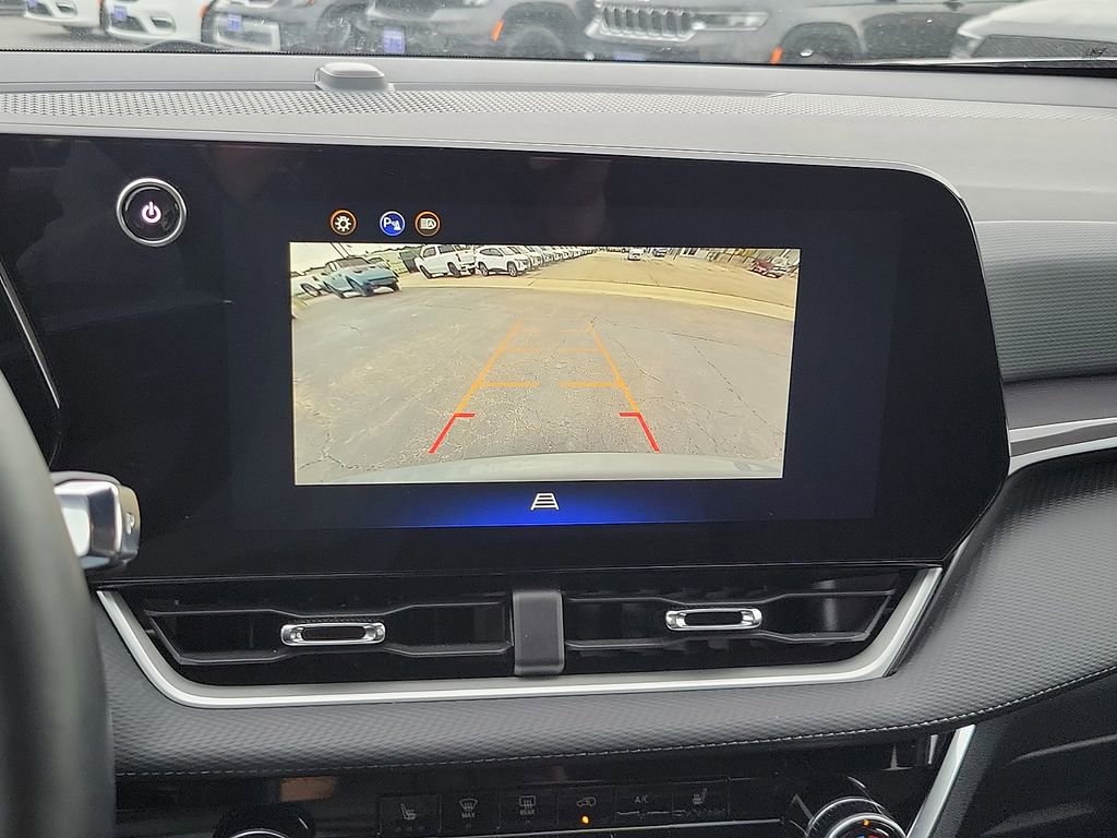 Used 2025 Chevrolet Equinox LT FWD image 16