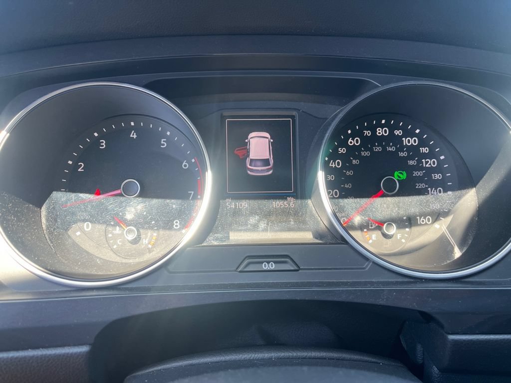 Used 2020 Volkswagen Tiguan SE R-Line FWD image 9