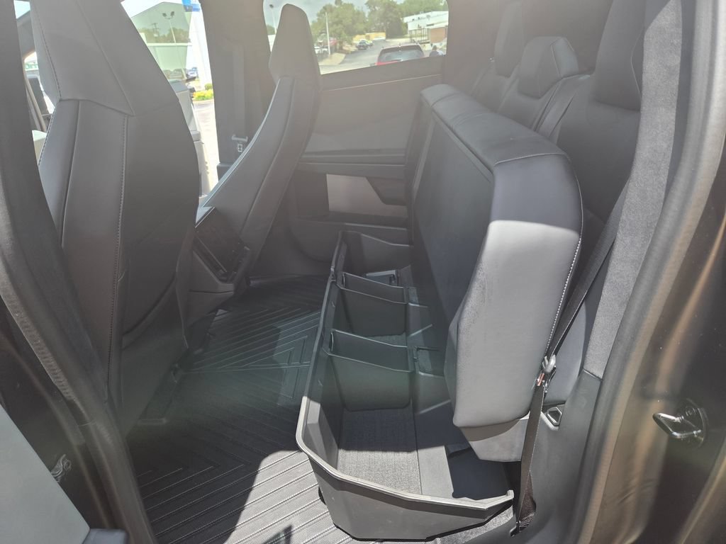 Used 2024 Tesla Cybertruck AWD Crew Cab image 23