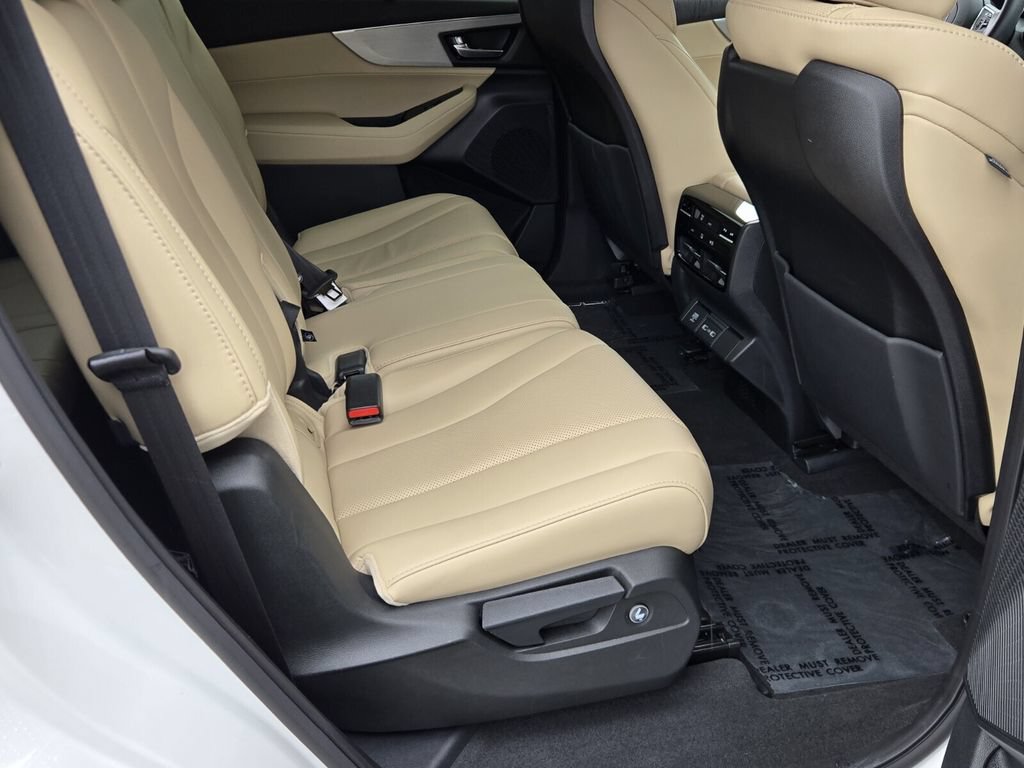 Used 2023 Acura MDX w/ Technology Package FWD image 17