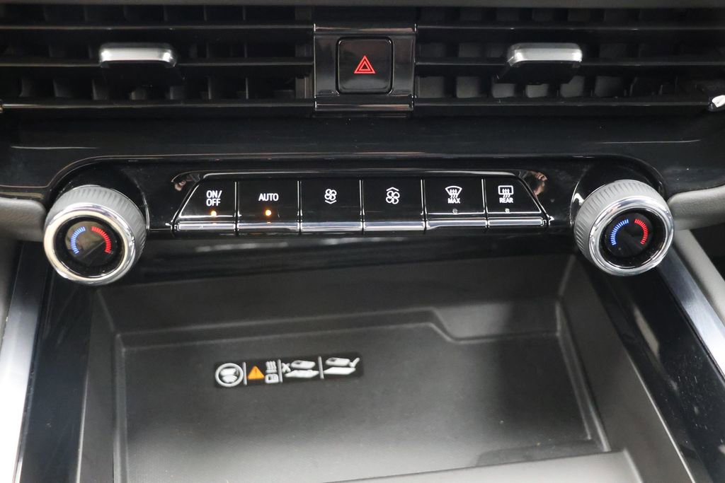 Used 2025 Chevrolet Suburban Z71 AWD/4WD image 23