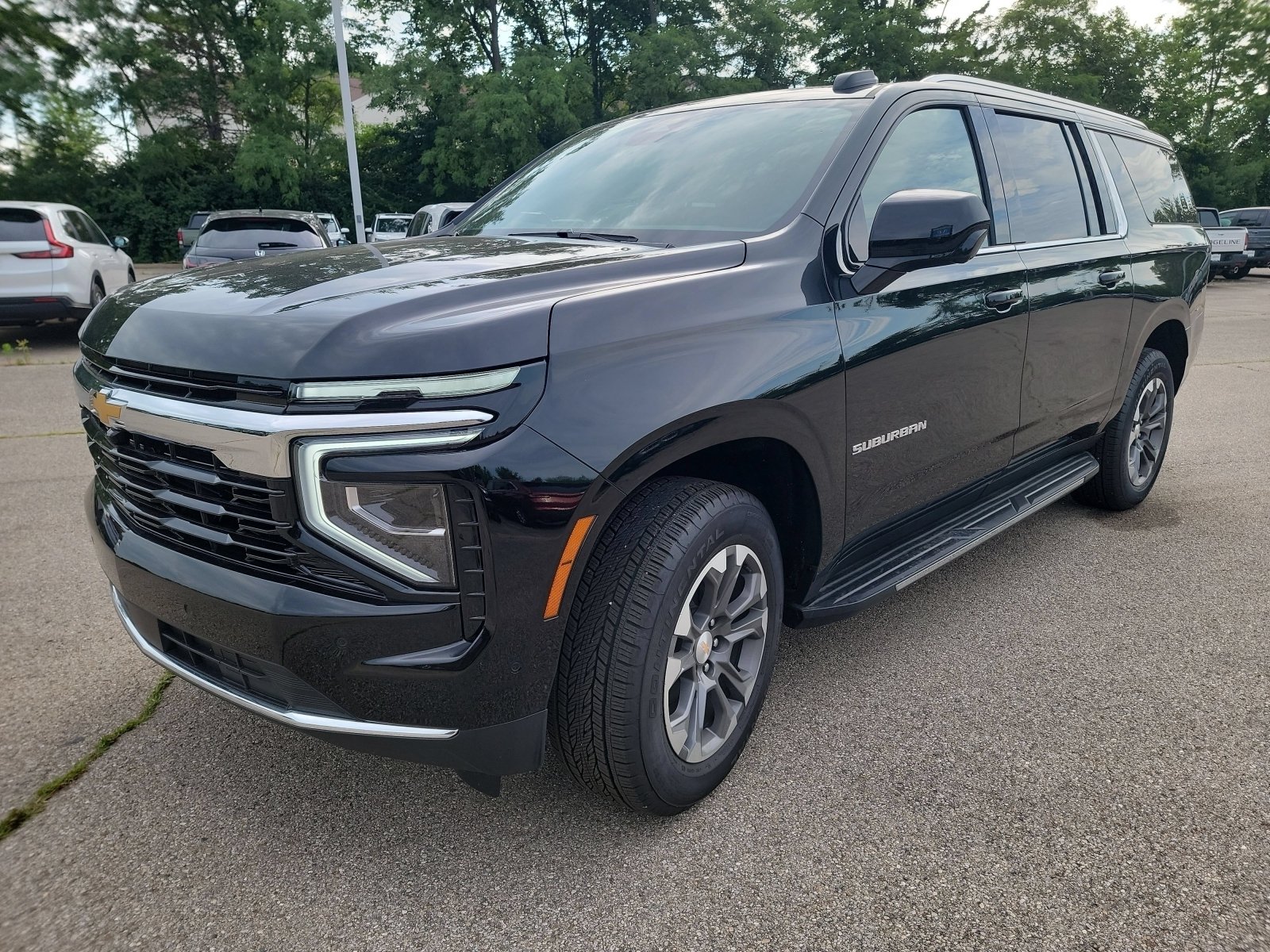 Used 2026 Chevrolet Suburban LS AWD/4WD image 3