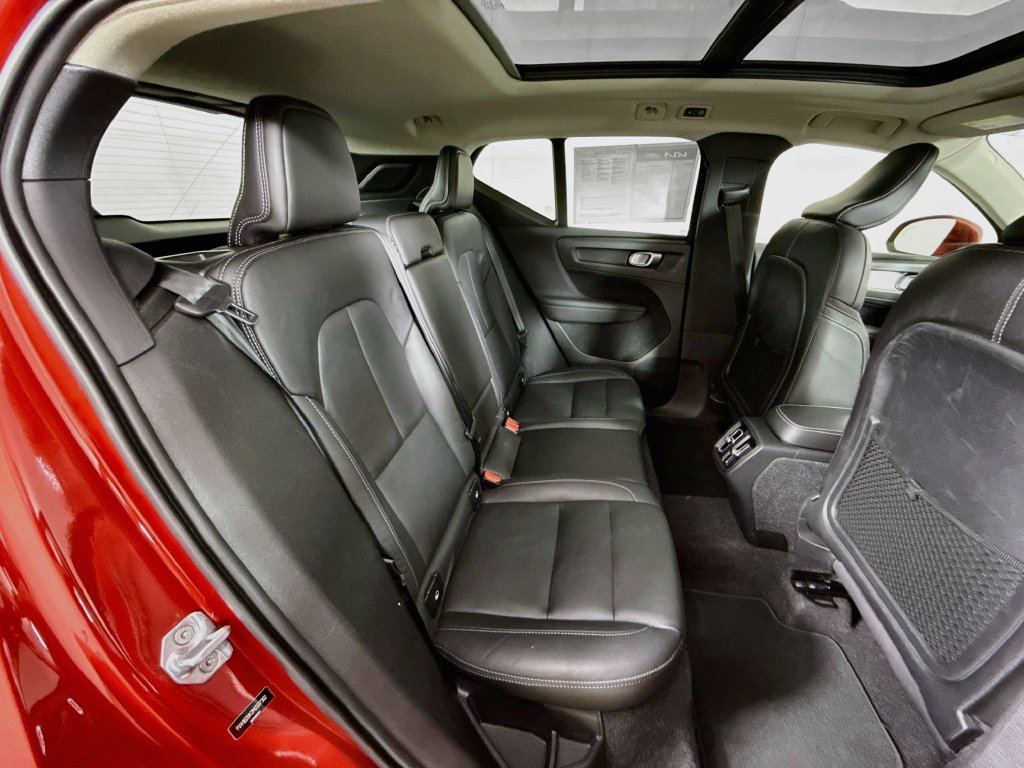 Used 2021 Volvo XC40 T5 Momentum w/ Premium Package AWD/4WD image 31