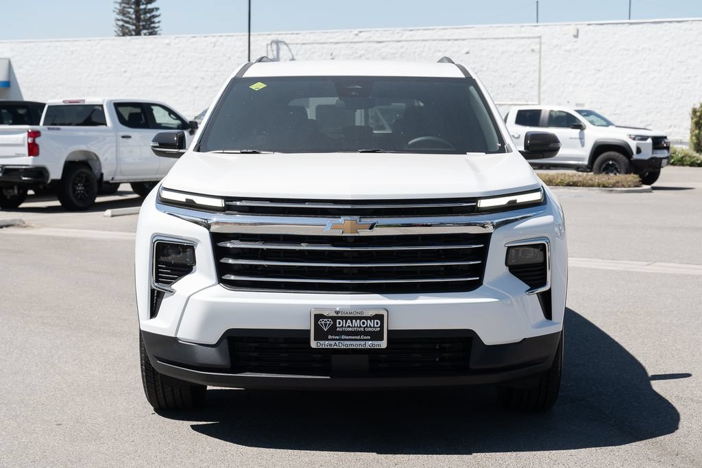 New 2027 Chevrolet Traverse LT AWD/4WD image 2