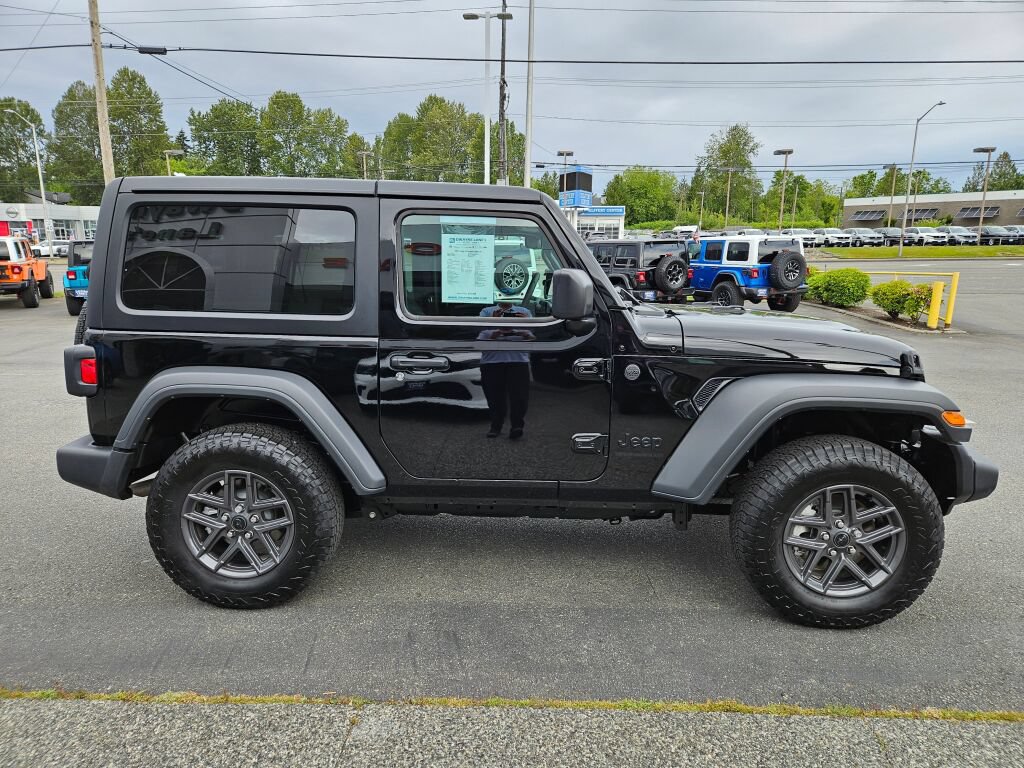 Used 2025 Jeep Wrangler Sport AWD/4WD image 6