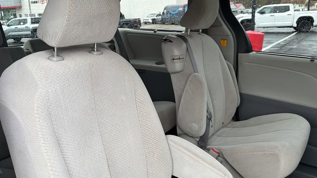 Used 2011 Toyota Sienna LE w/ Towing Pkg image 28