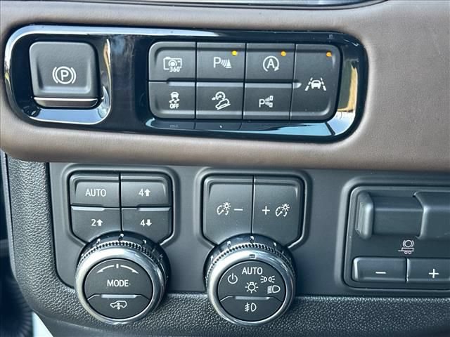 New 2026 GMC Yukon Denali Ultimate AWD/4WD image 35