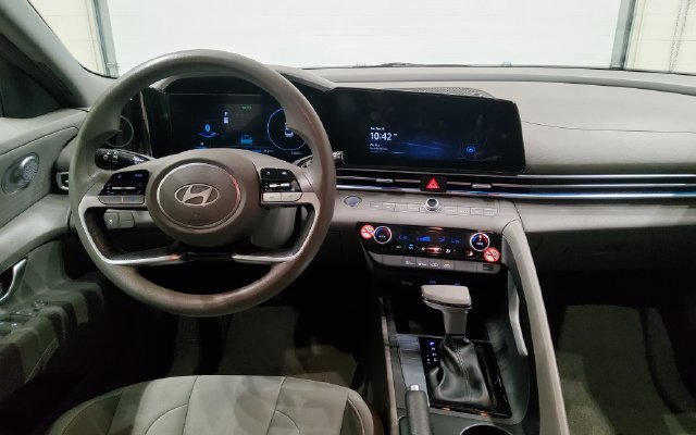 Used 2024 Hyundai Elantra SEL FWD image 22