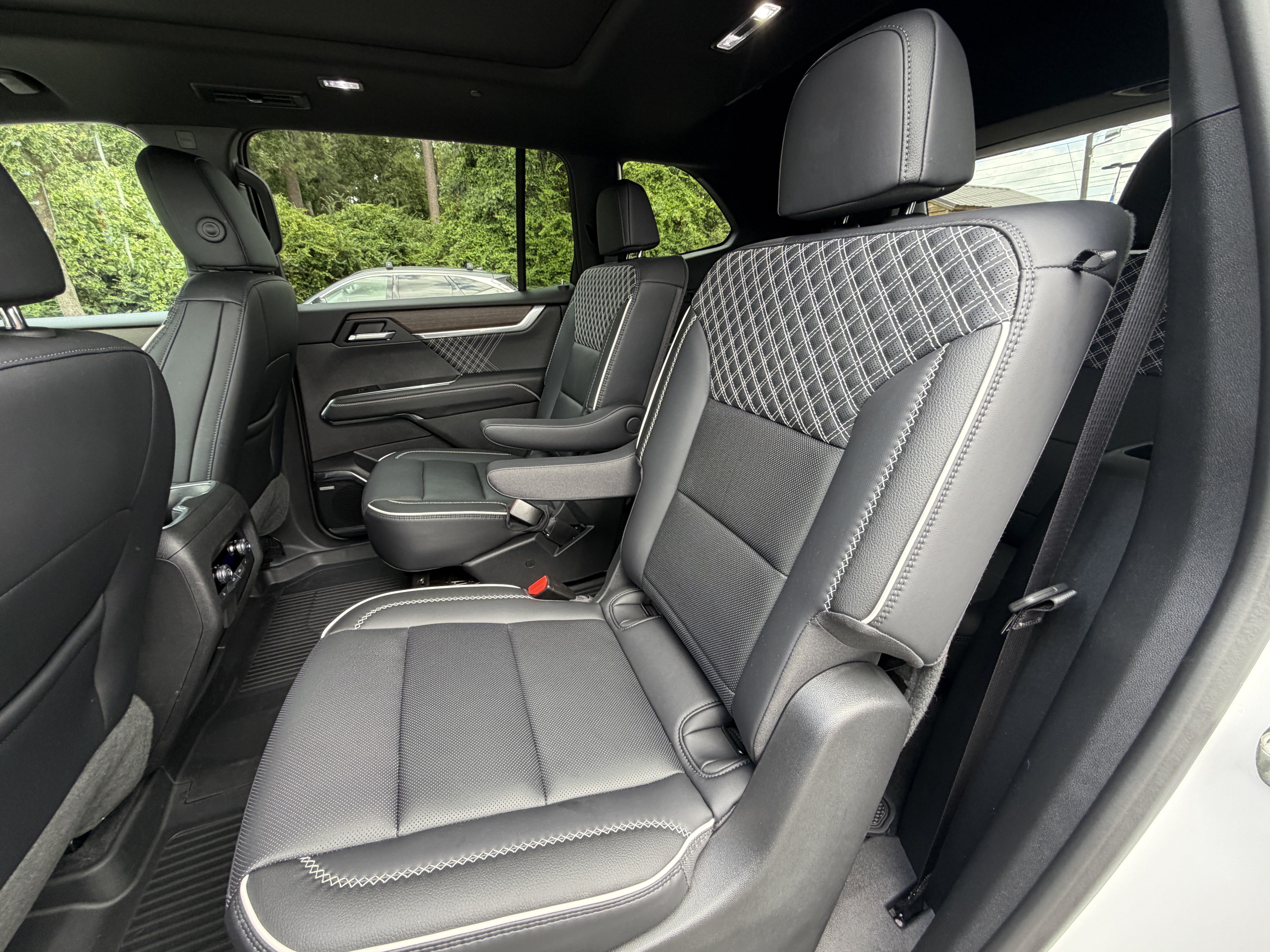 Used 2025 GMC Acadia Denali w/ LPO, Floor Liner Package AWD/4WD image 18