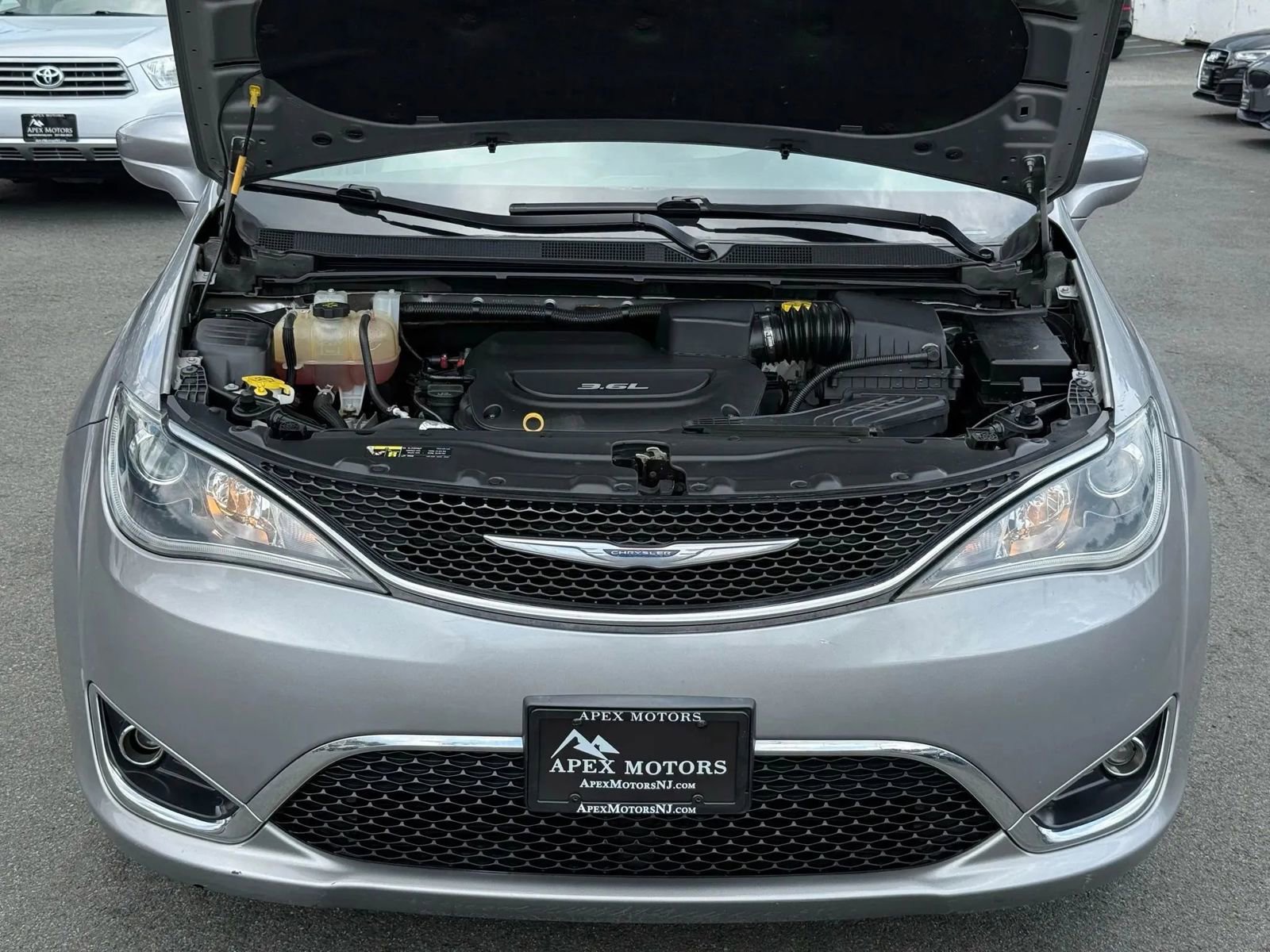 Used 2017 Chrysler Pacifica Touring-L w/ Tire & Wheel Group image 65