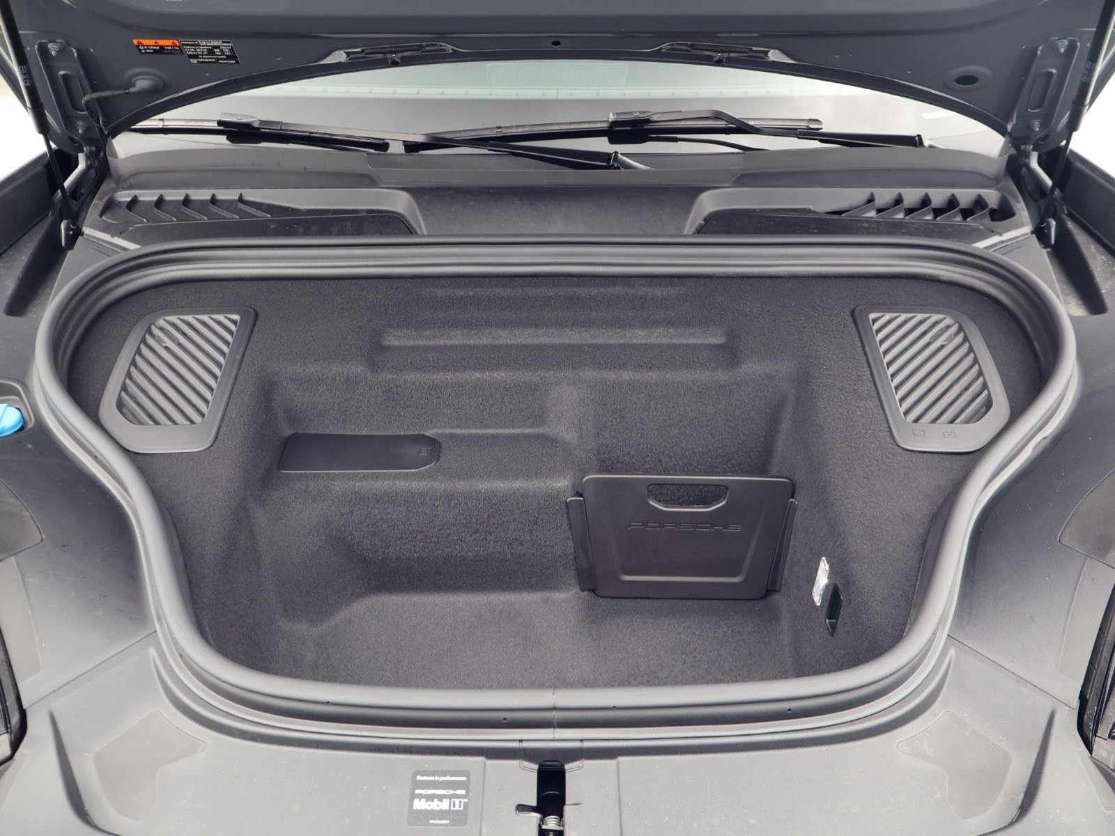 New 2026 Porsche Macan Turbo Electric AWD/4WD image 26