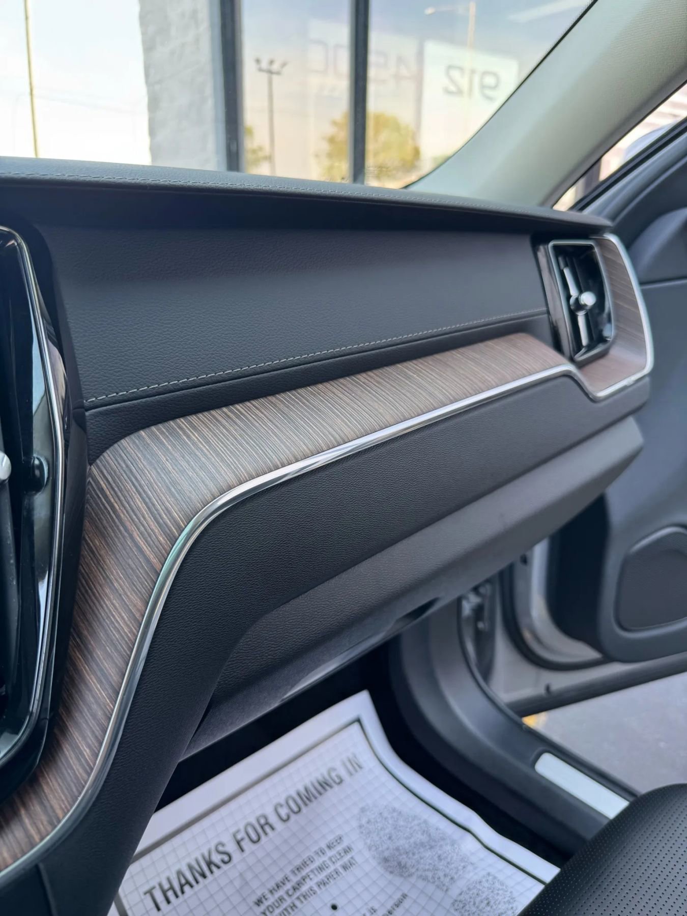 Used 2023 Volvo XC60 B5 Ultimate w/ Climate Package image 31