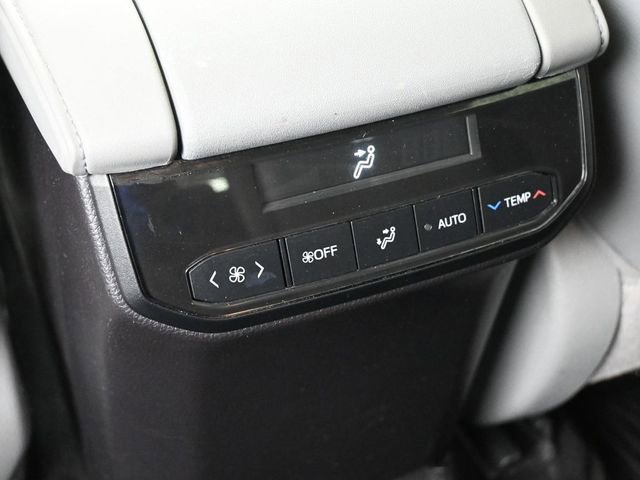 Used 2020 Toyota Highlander Limited FWD image 28