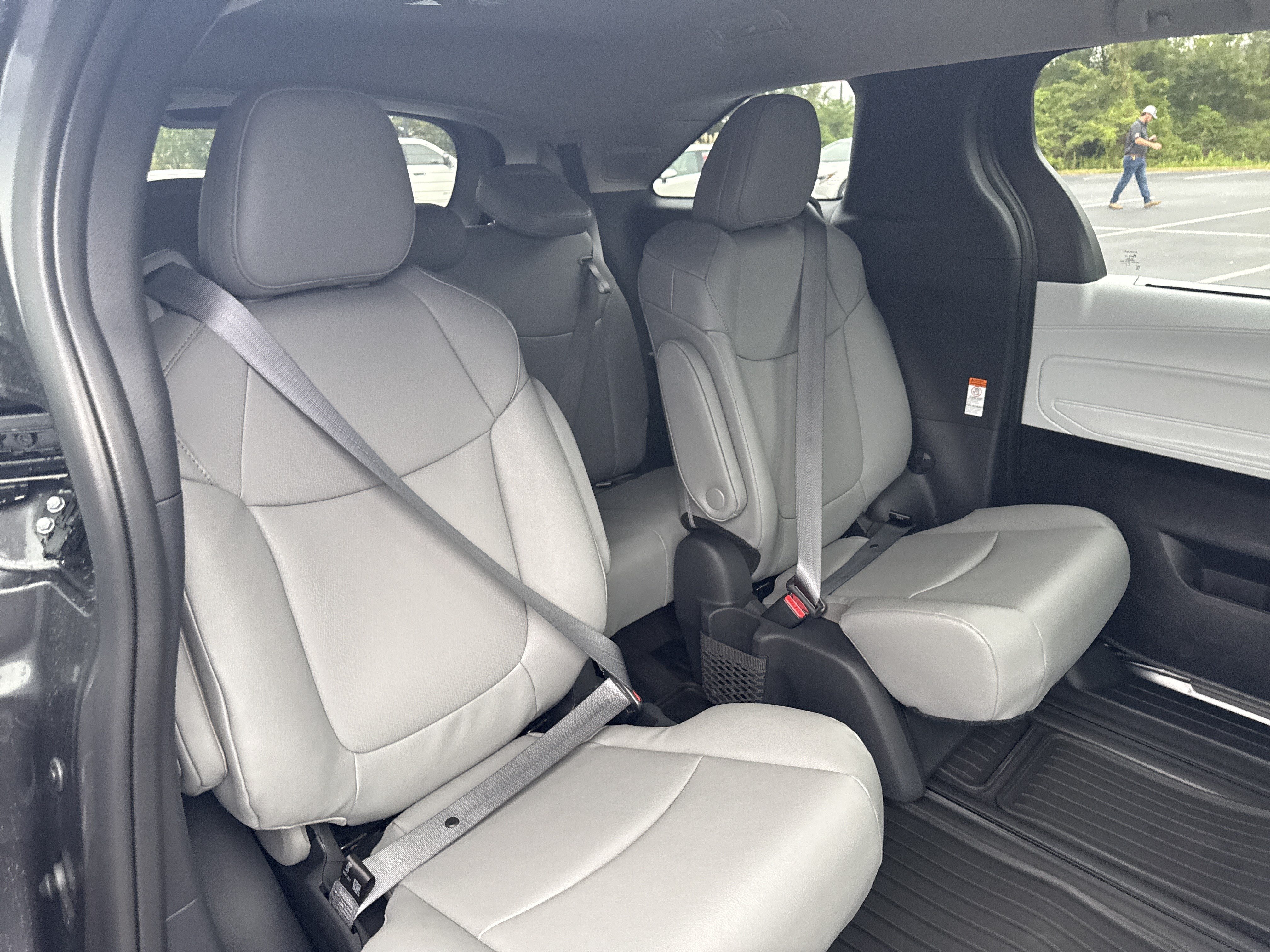 New 2025 Toyota Sienna XLE w/ XLE Plus Package FWD image 34