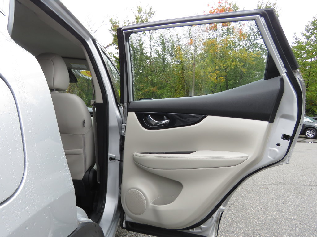 Used 2019 Nissan Rogue Sport SL AWD/4WD image 15