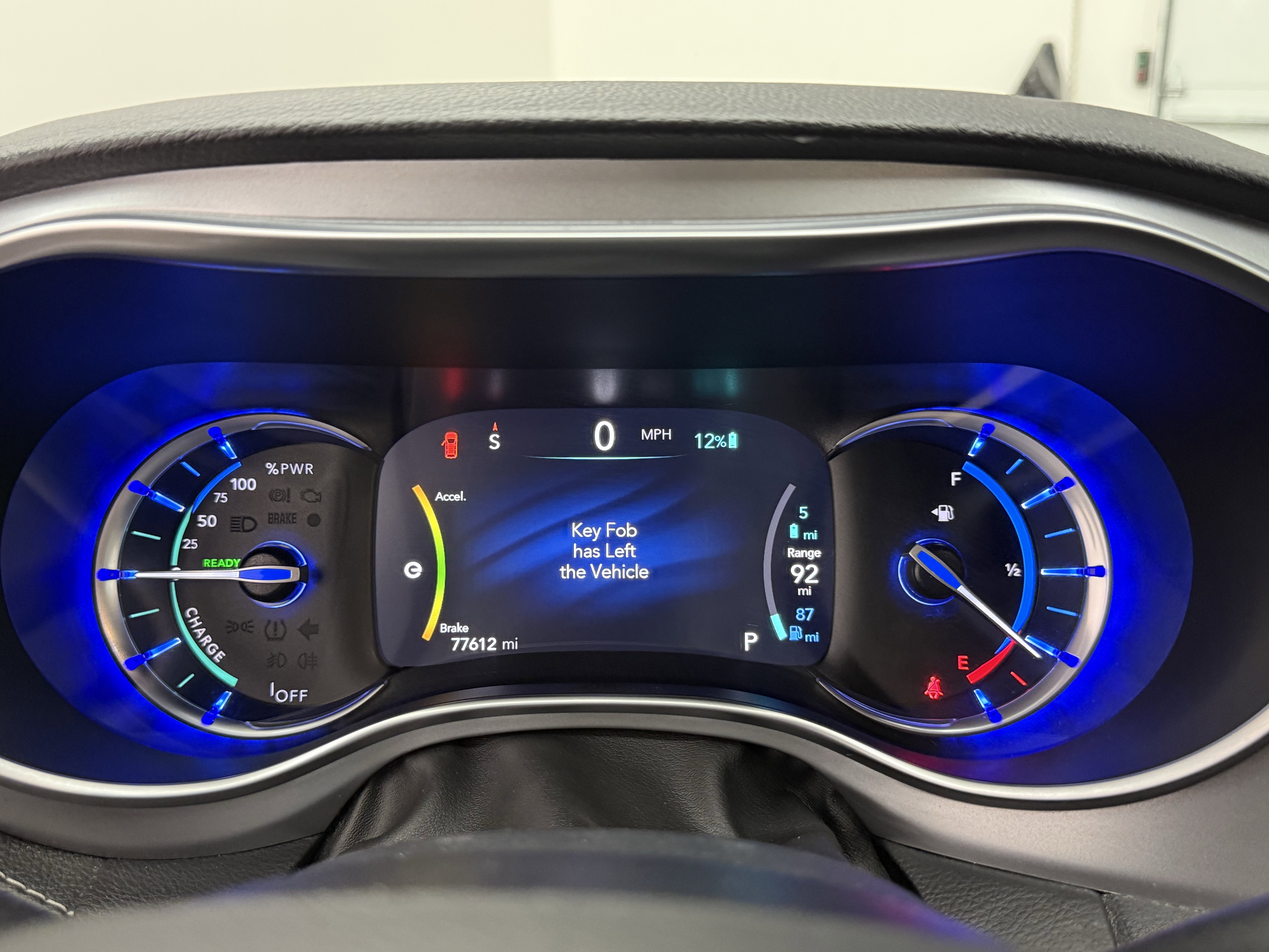 Used 2020 Chrysler Pacifica Limited w/ Advanced Safetytec Group FWD image 18