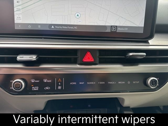 Certified 2025 Kia Sorento S image 30