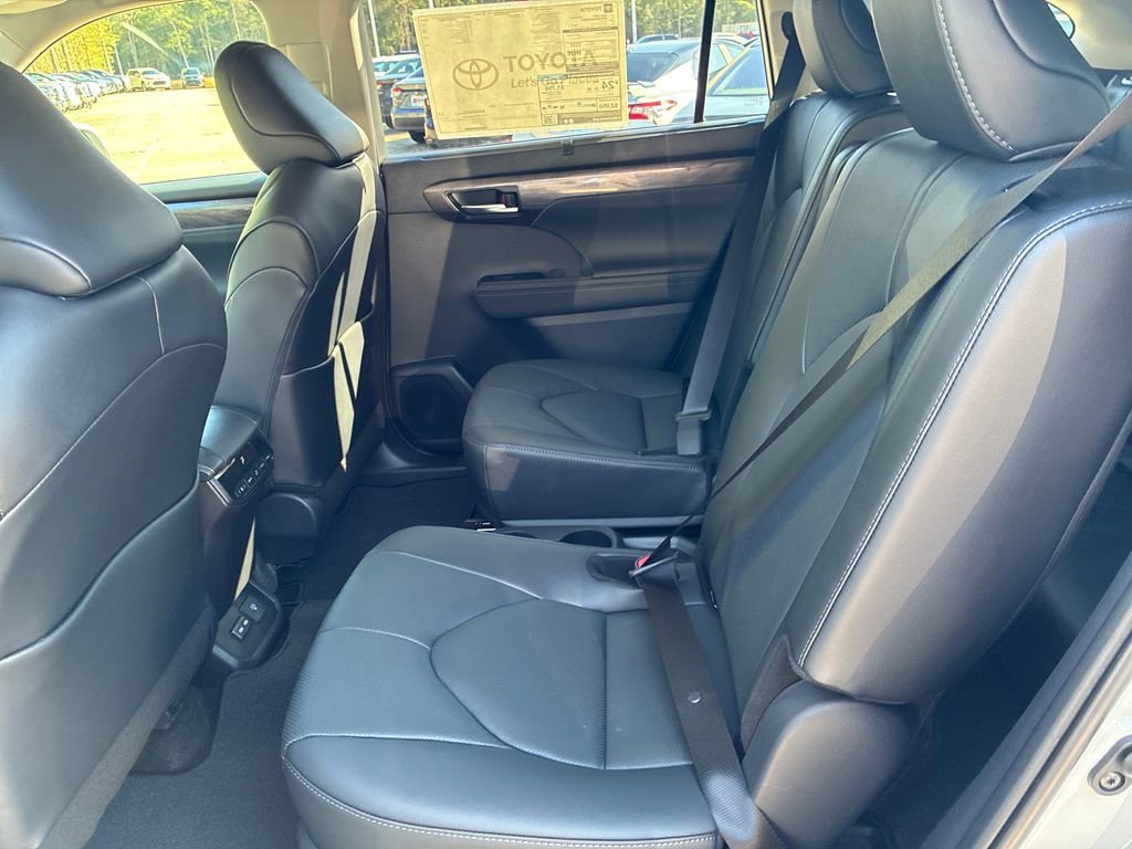 New 2026 Toyota Highlander Limited AWD/4WD image 16