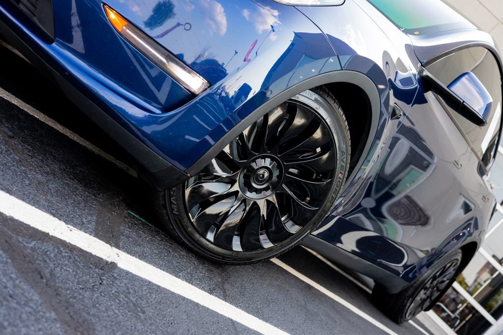 Used 2022 Tesla Model Y Long Range AWD/4WD image 2