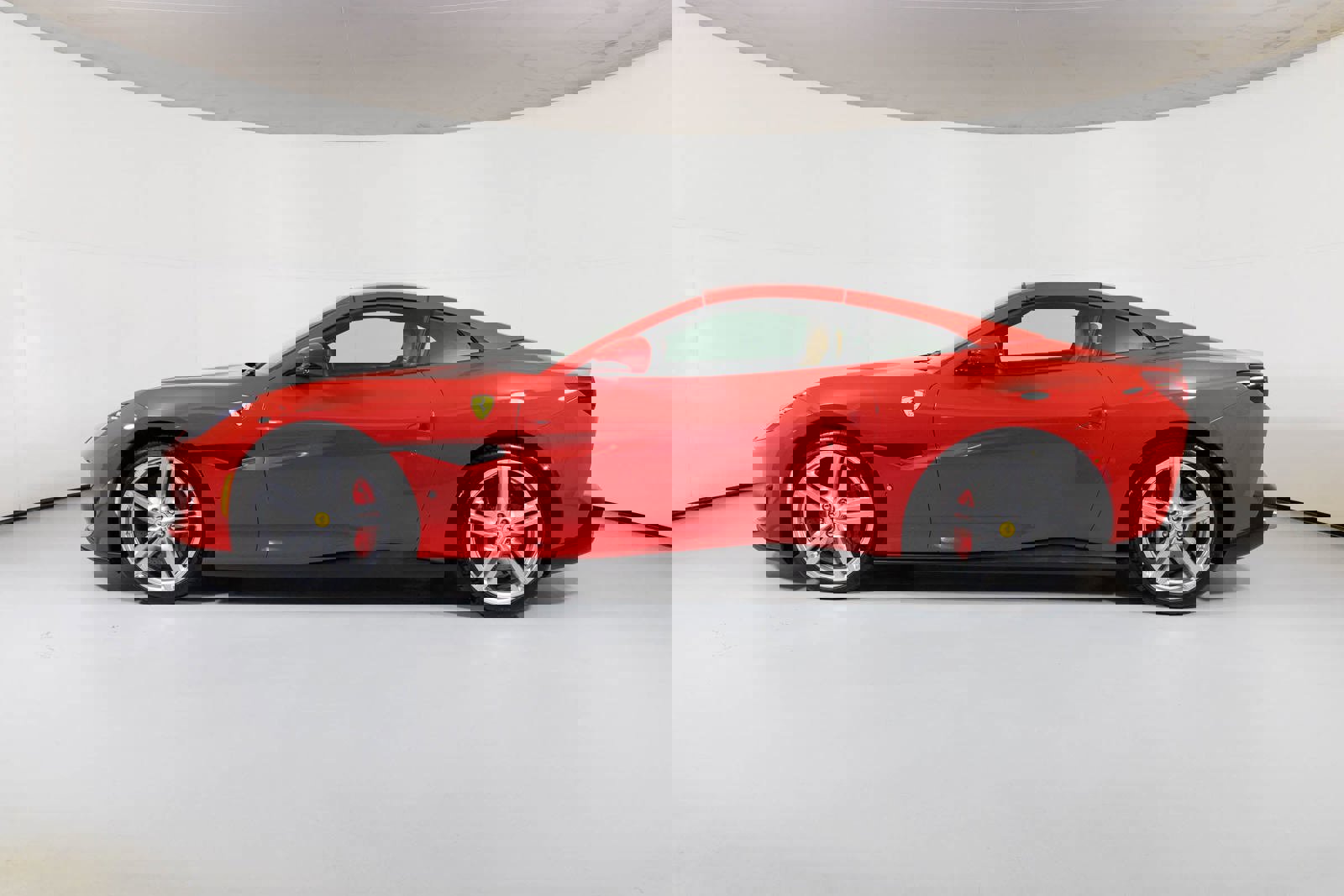 Used 2020 Ferrari Portofino image 11