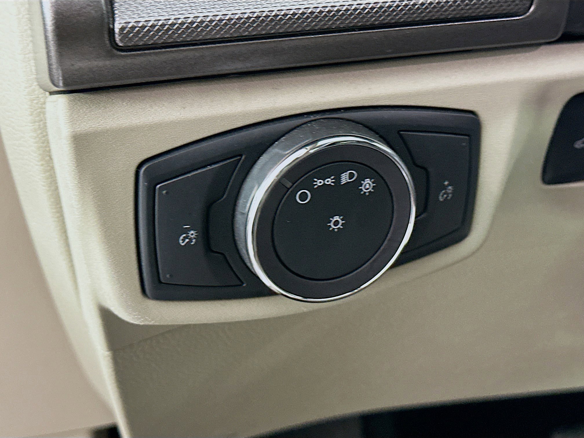 Used 2019 Ford Fusion SE image 17