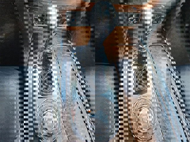 Used 2011 INFINITI QX56 7-Passenger w/ Deluxe Touring Pkg image 16