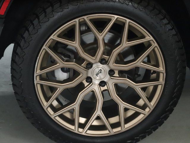 Used 2023 Land Rover Defender 130 X-Dynamic SE AWD/4WD image 43