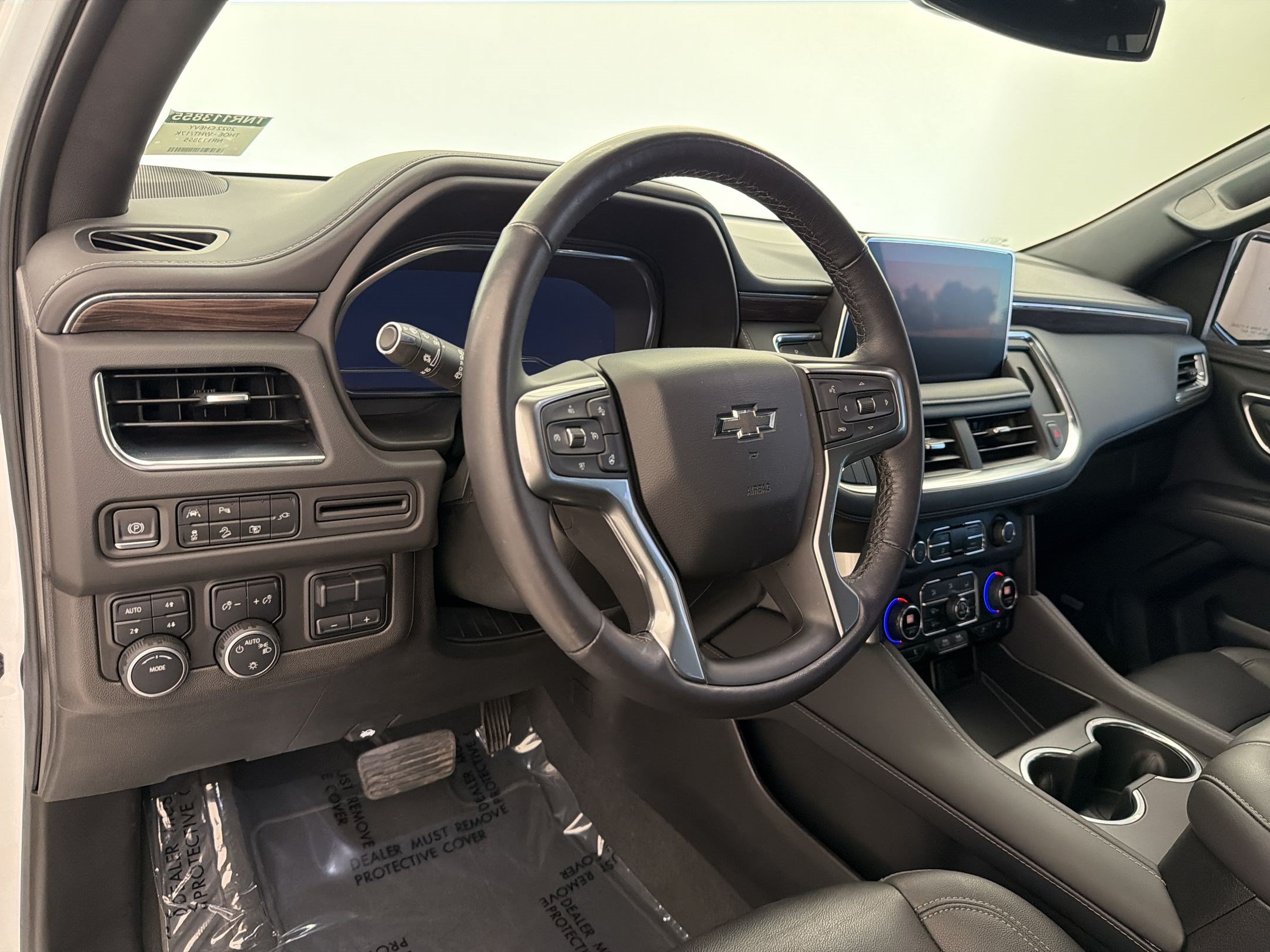 Used 2022 Chevrolet Tahoe Z71 w/ Luxury Package AWD/4WD image 4