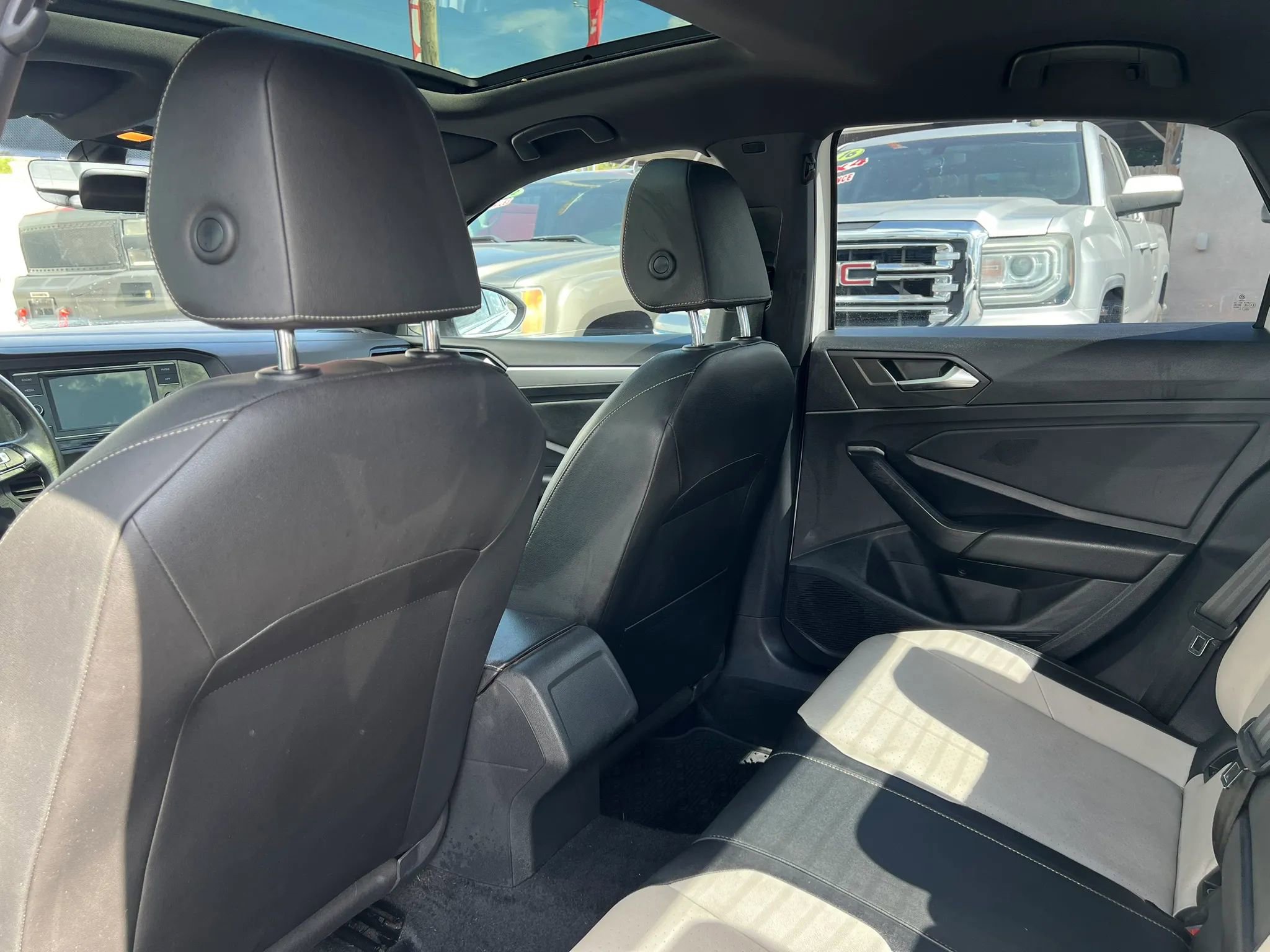 Used 2019 Volkswagen Jetta R-Line FWD image 11