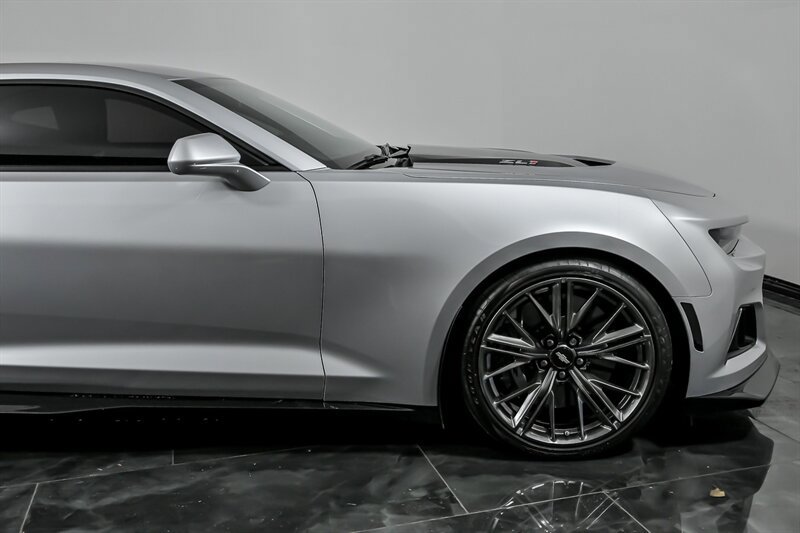 Used 2019 Chevrolet Camaro ZL1 RWD image 12