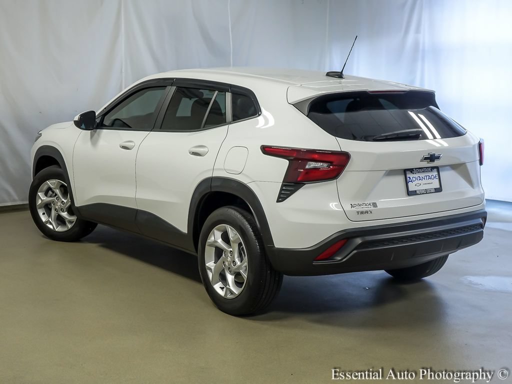 Certified 2025 Chevrolet Trax LS w/ LS Convenience Package FWD image 8