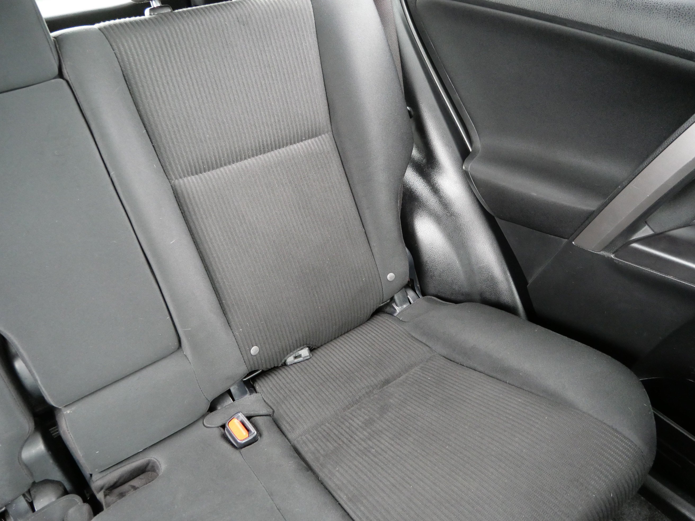 Used 2018 Toyota RAV4 LE w/ Carpet Mat Package AWD/4WD image 14