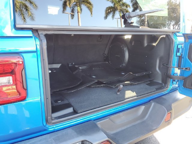 Used 2022 Jeep Wrangler Unlimited Sahara AWD/4WD image 26