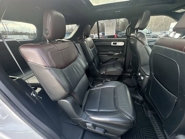 Used 2020 Ford Explorer Platinum w/ Premium Technology Package image 29