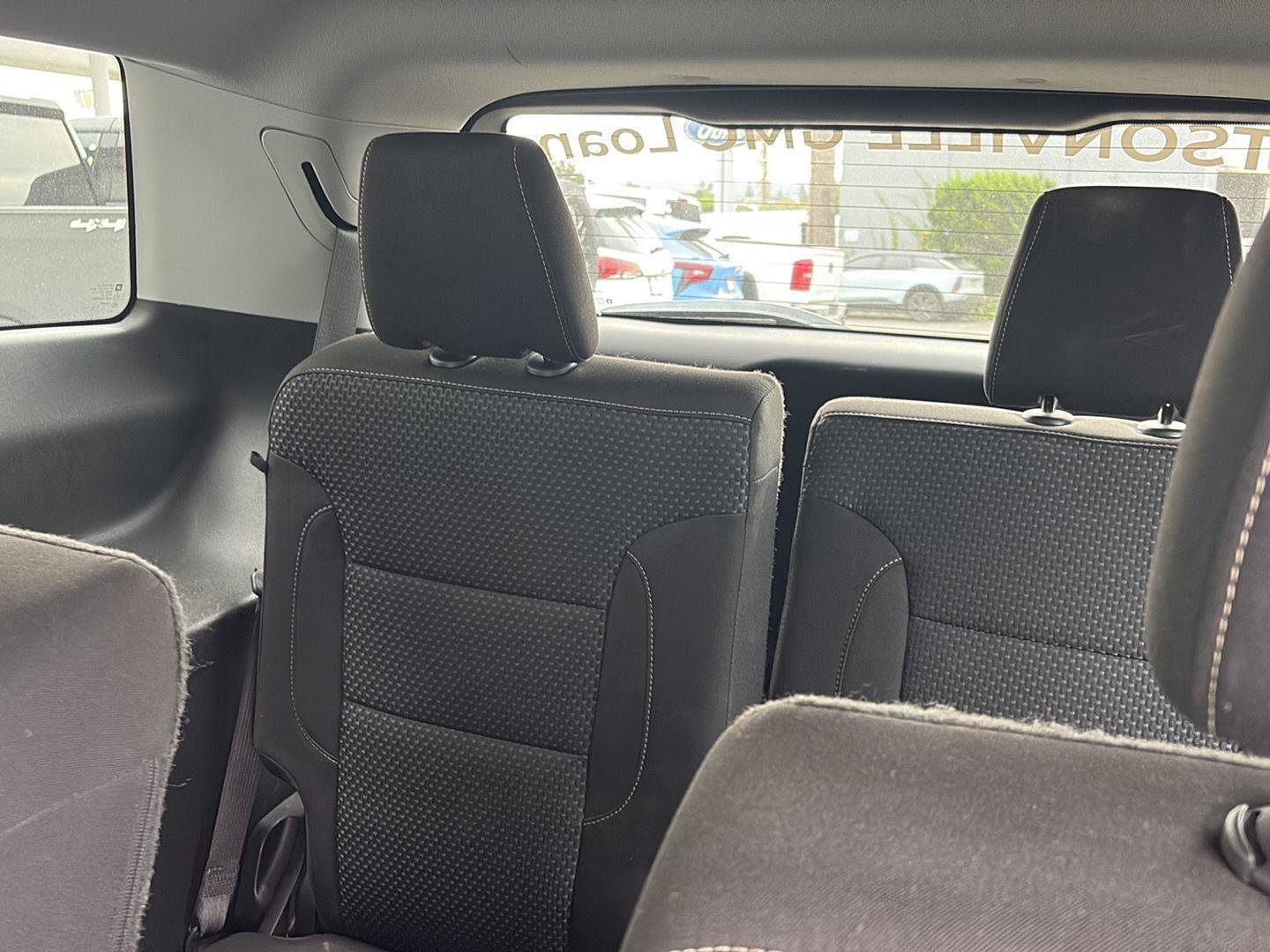 Used 2023 GMC Acadia SLE image 24