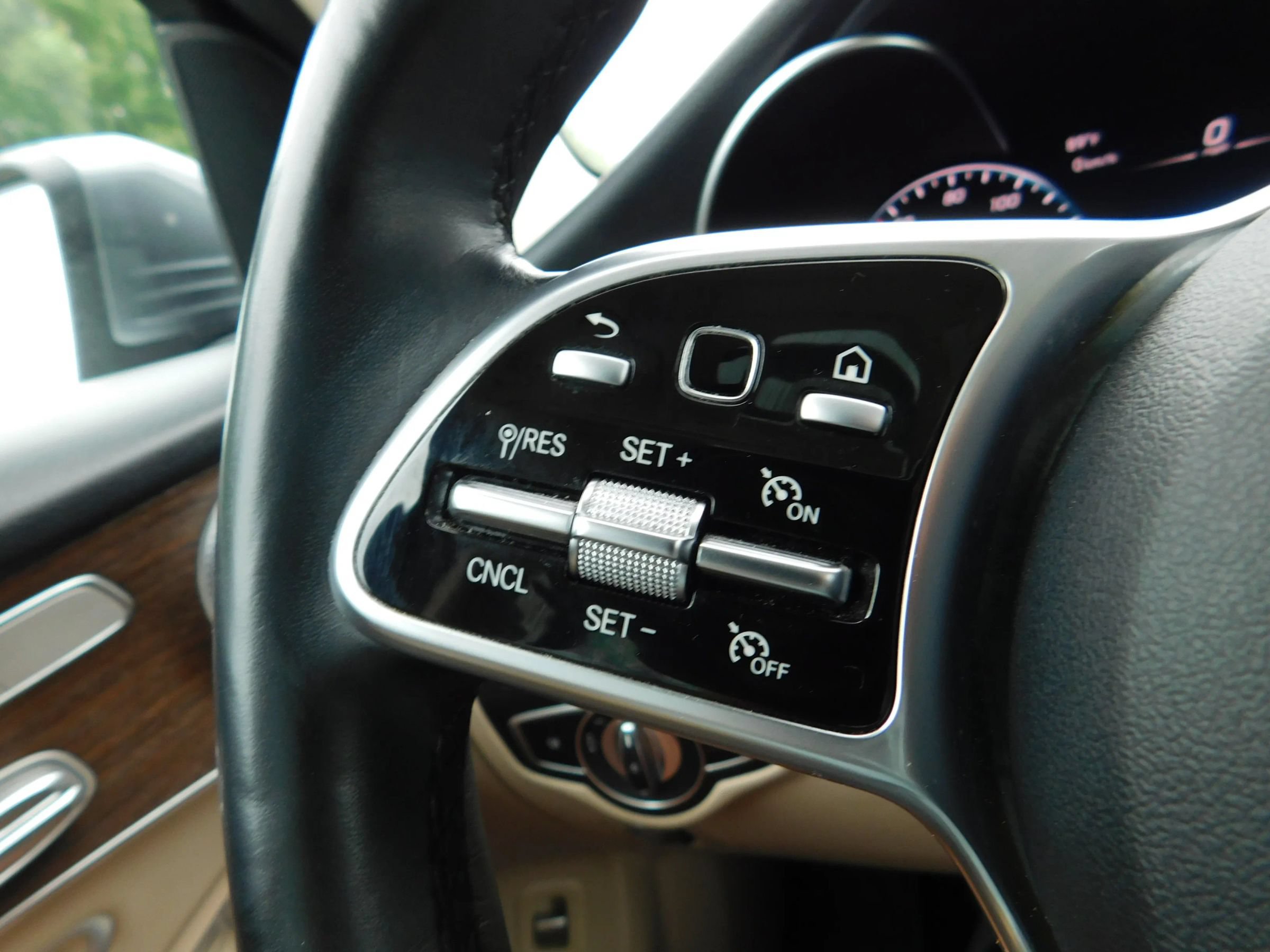 Used 2020 Mercedes-Benz GLC 300 4MATIC image 27