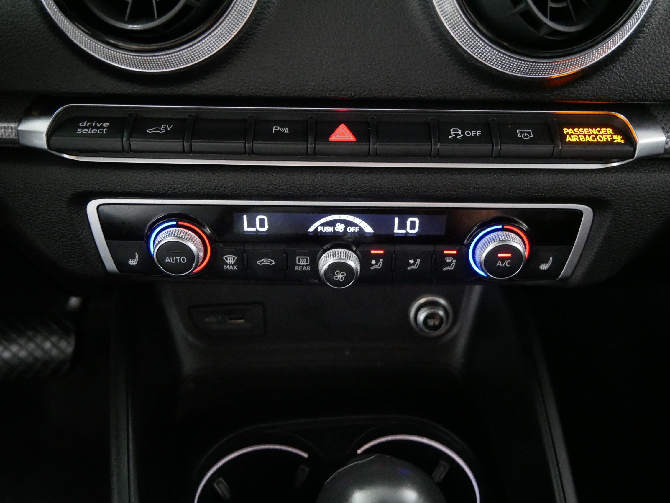 Used 2018 Audi A3 e-tron Prestige w/ Prestige Package FWD image 23