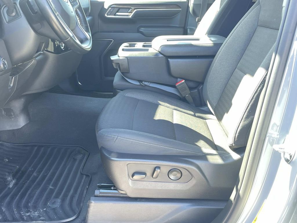 Used 2024 Chevrolet Silverado 1500 LT image 17