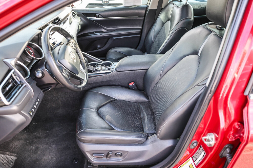 Used 2018 Toyota Camry XSE FWD image 9