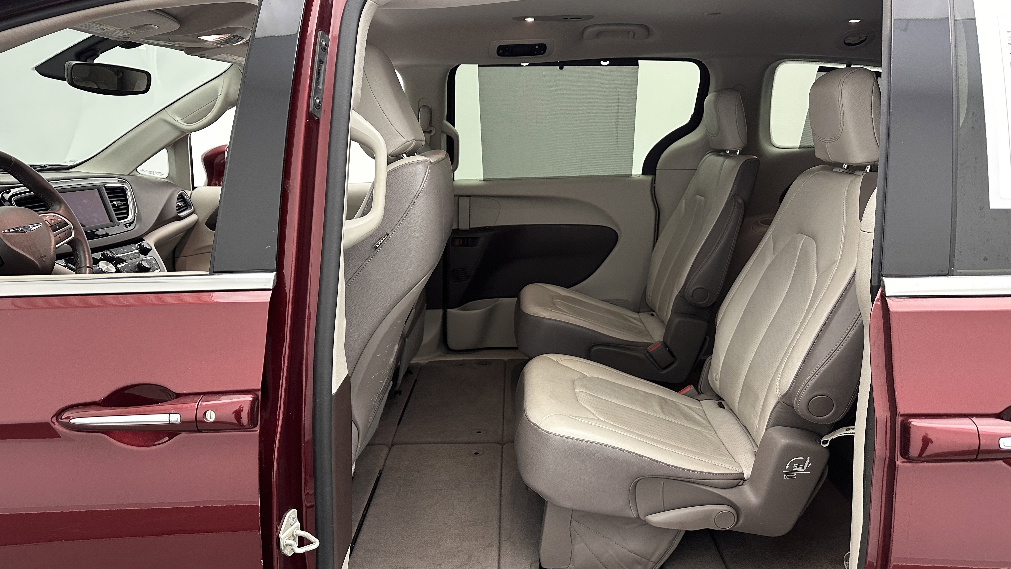 Used 2018 Chrysler Pacifica Touring-L image 24