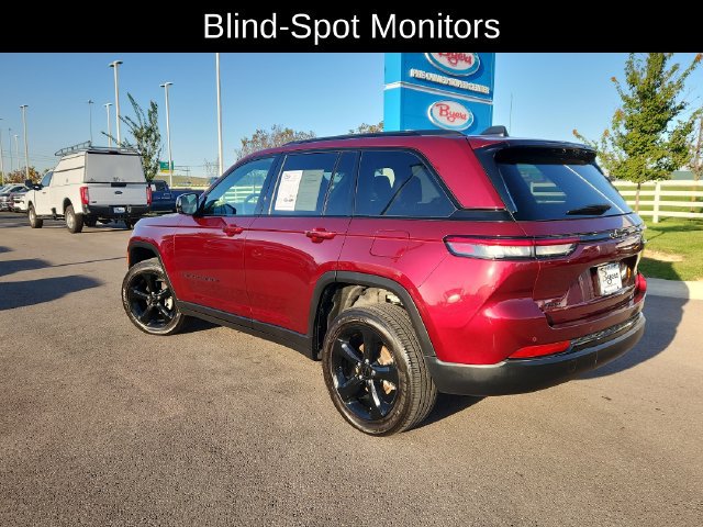 Used 2025 Jeep Grand Cherokee Altitude AWD/4WD image 5