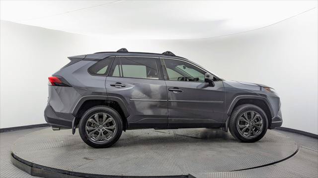 Used 2022 Toyota RAV4 XLE Premium AWD/4WD image 9