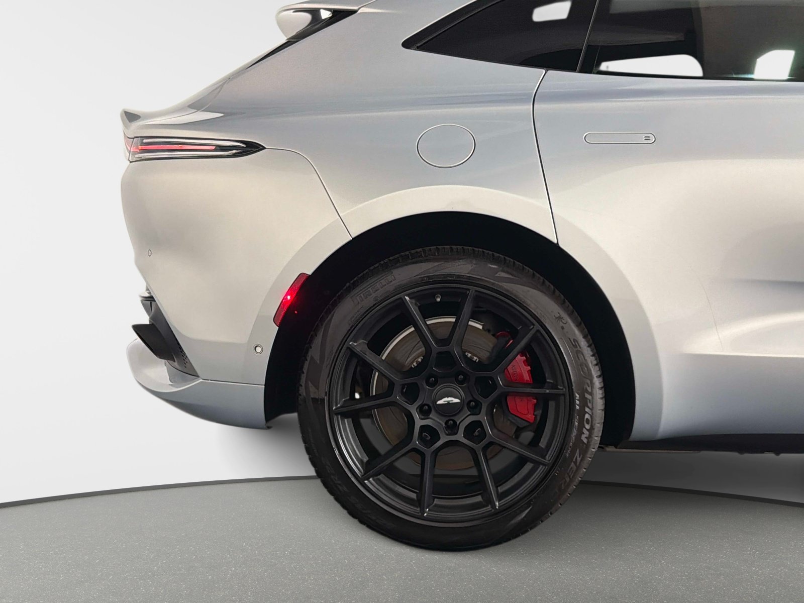 Used 2023 Aston Martin DBX AWD/4WD image 50