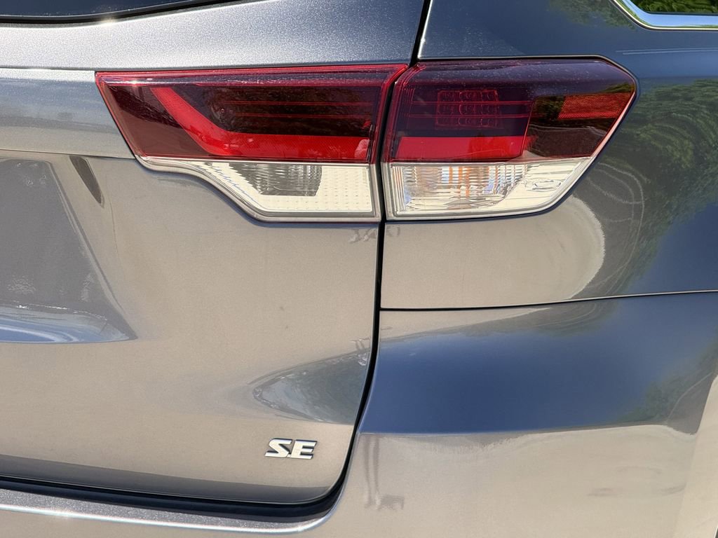Used 2019 Toyota Highlander SE image 7