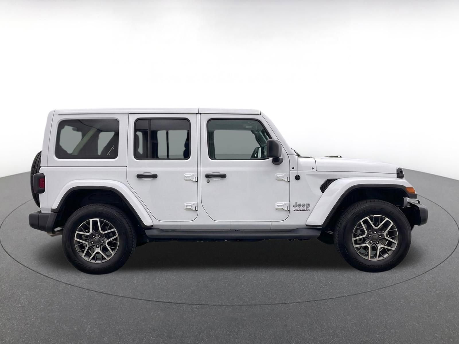 Used 2025 Jeep Wrangler Unlimited Sahara AWD/4WD image 10