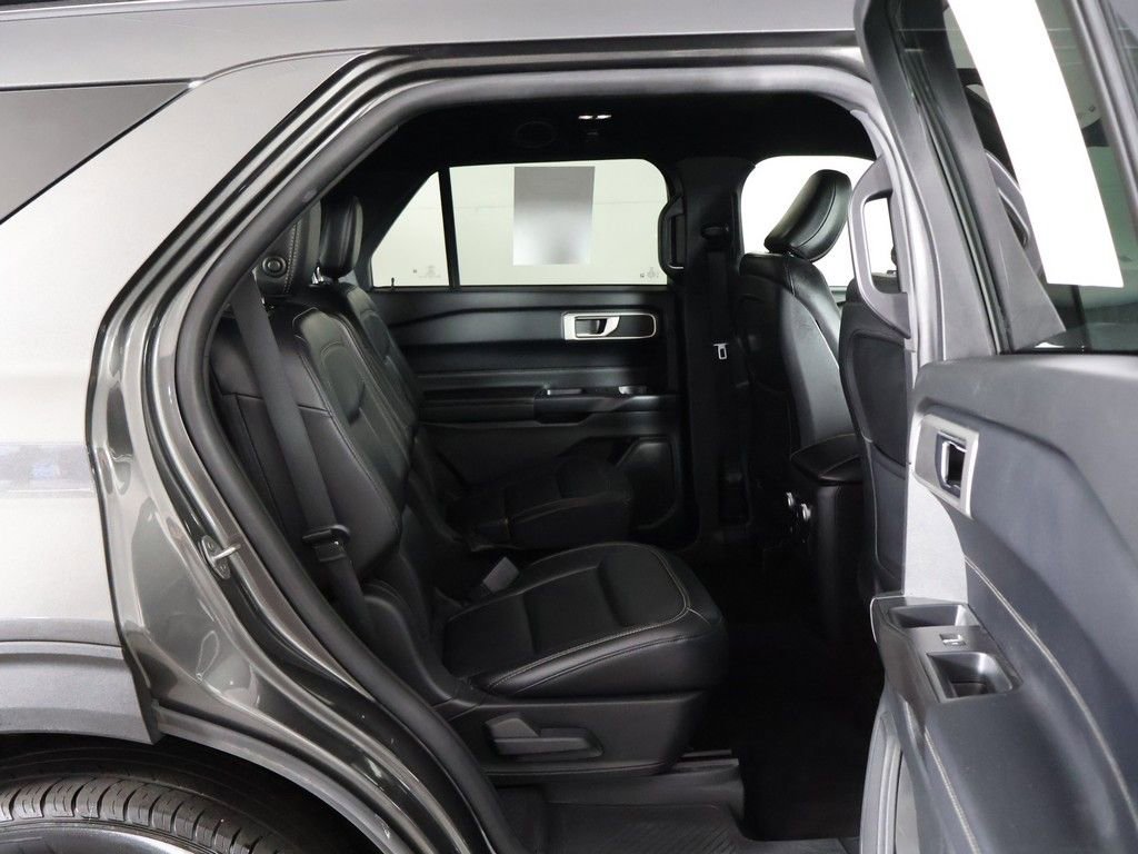 Used 2020 Ford Explorer XLT w/ Equipment Group 202A AWD/4WD image 32