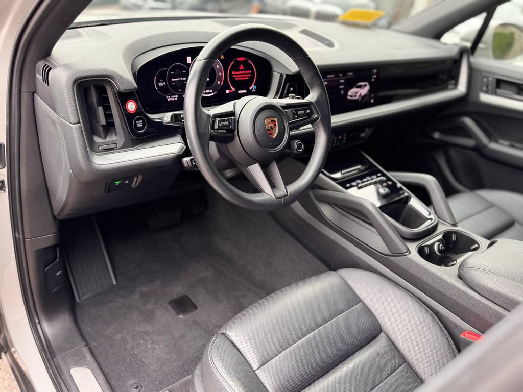 Used 2024 Porsche Cayenne AWD/4WD image 12