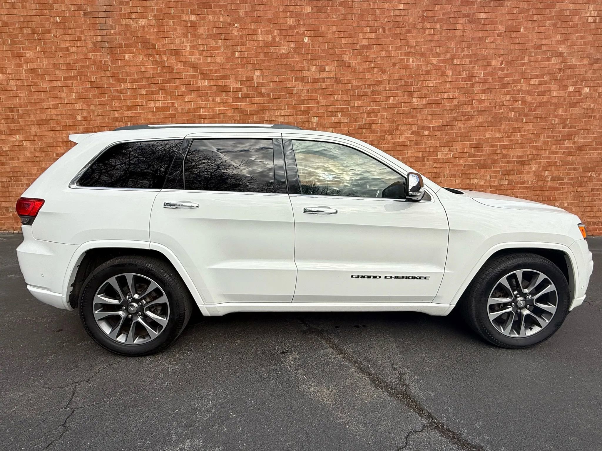 Used 2018 Jeep Grand Cherokee Overland image 10
